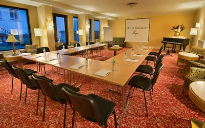 Hotel Angelis conference room